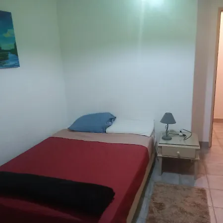 Lucass House Homestay *